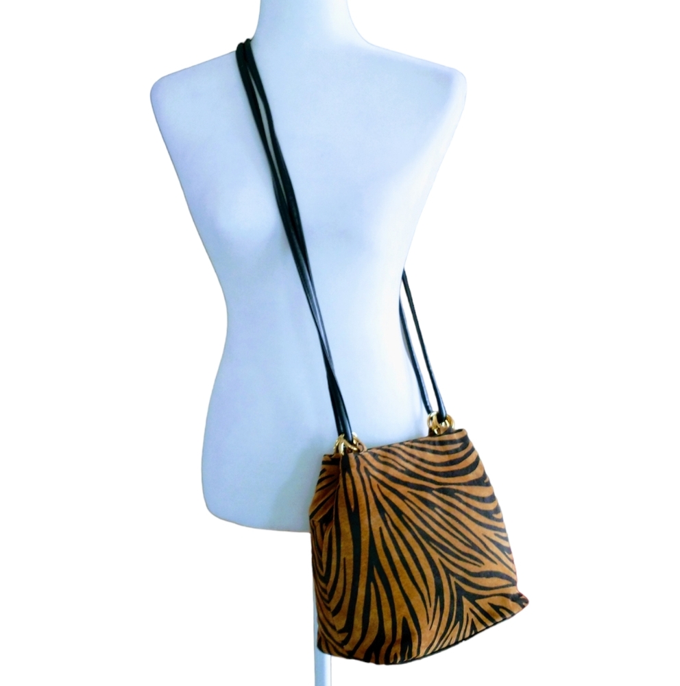 L.J.S Collection Drawstring Crossbody Bag - Picture 8 of 13